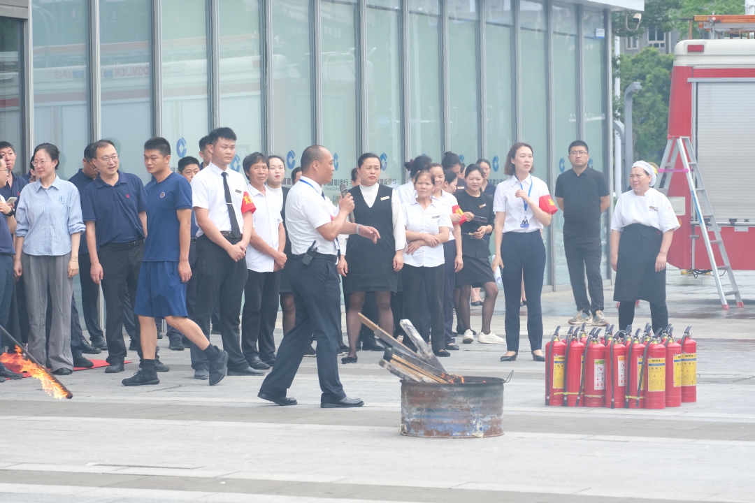 以練促防，長房集團(tuán)組織開展消防應(yīng)急演練